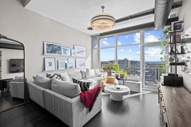 Photo - 50 E 16th St