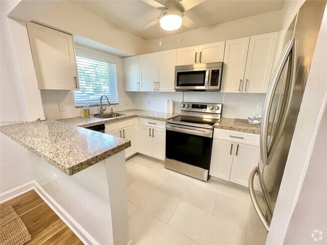 Building Photo - 5531 SW 78th St Unit B Rental