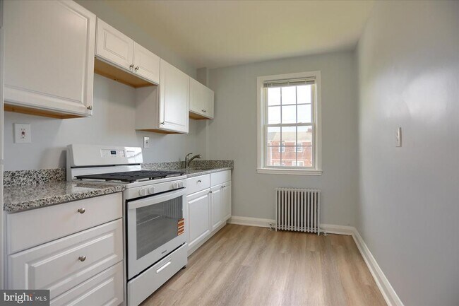 Photo - 1323 N Kenwood Ave