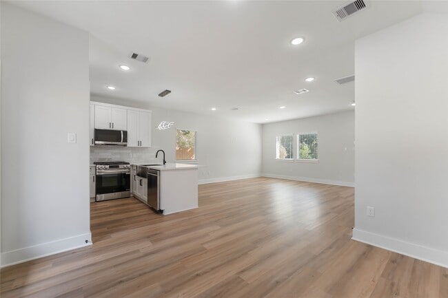 Photo - 6909 S Hall St