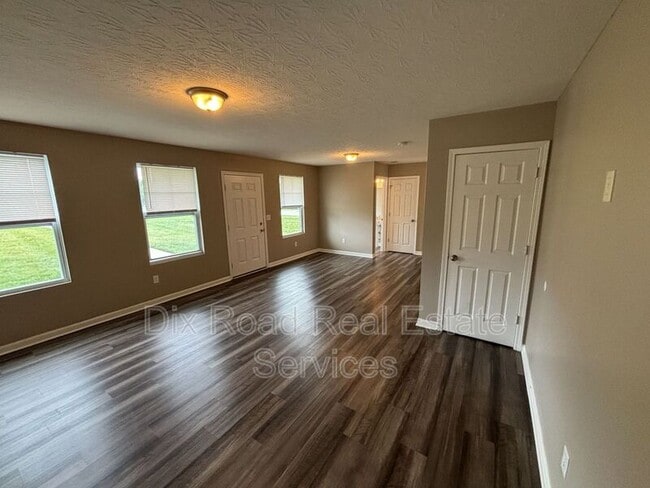 Photo - 424 W Kemper Rd