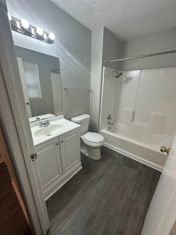 Photo - 219 W Flower St Unidad B2