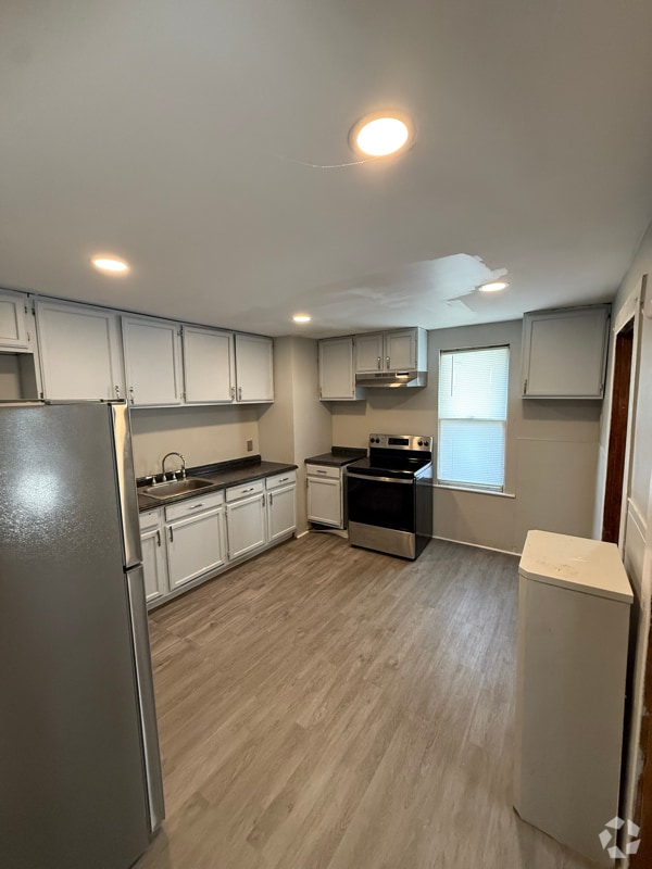 Building Photo - 1365 Capouse Ave Rental