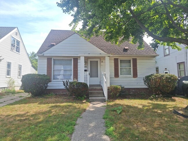 Building Photo - Come see your new home!