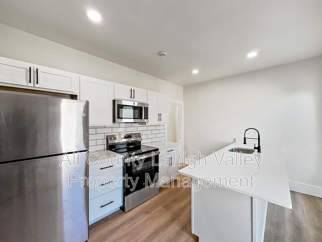 Photo - 122 E Goepp St Unit 2