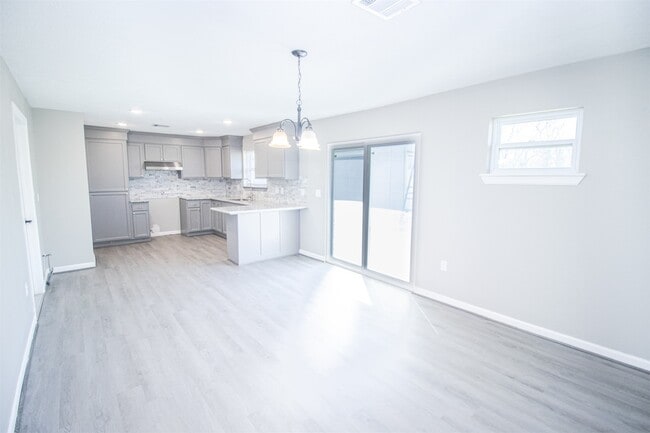 Photo - 627 West Dr
