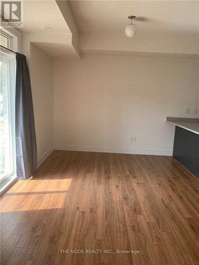 Photo - 1716 Grenwich Gln