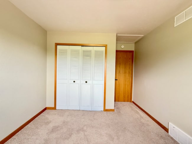 Photo - 301 W Mangrum Dr