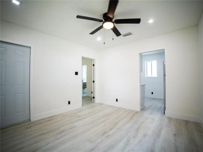 Building Photo - 412 Columbus Pky Unit 2-2 Rental