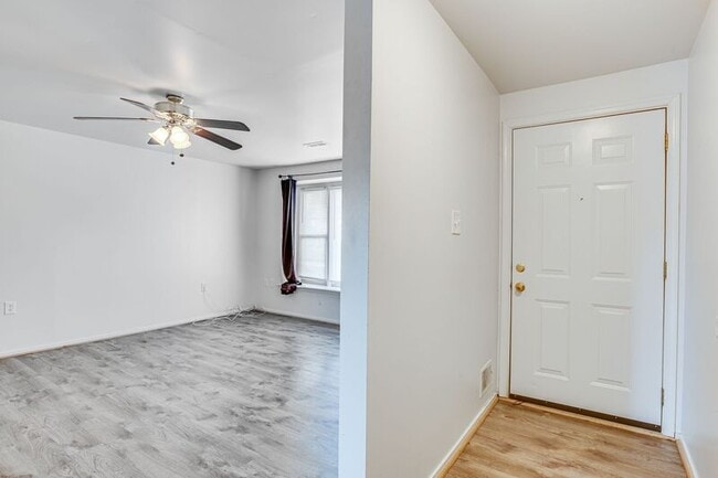Photo - 825 Barkley Dr