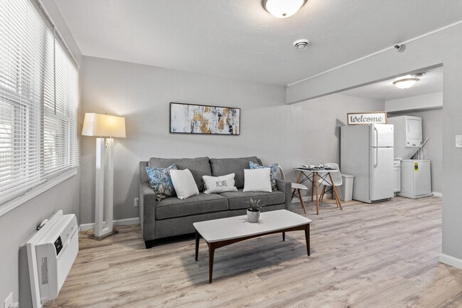 Building Photo - 826 W Browning St Rental