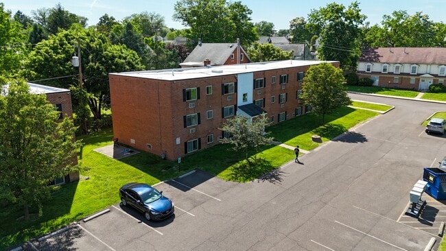 Photo - Meadowbrook Apartments