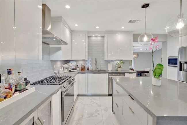 828 SW 15th St