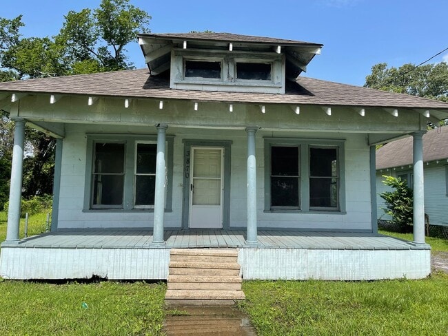 Building Photo - COMING SOON - 3 Bedroom, 1 Bathroom House ...