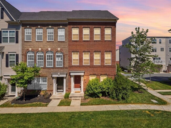 Building Photo - 3 Bed/2.5 Bath End-of-Row Beltsville Townhome