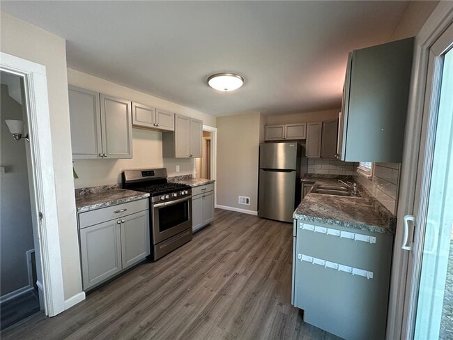 Photo - 139 Bonesteel St