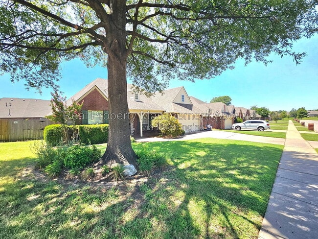 Photo - 809 West Granger St N