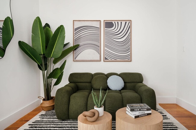 Building Photo - 444 W 48th St