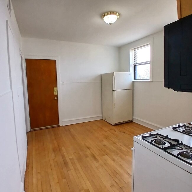 Photo - 4810 W Armitage Ave Unidad 3R