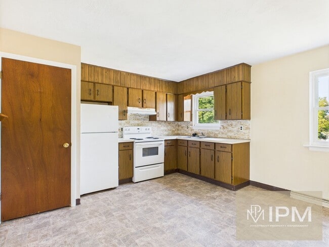 Building Photo - Bright & Inviting 2BR Townhome in Dallastown Schools!