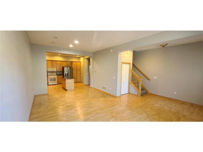 Photo - 5920 Oxford St