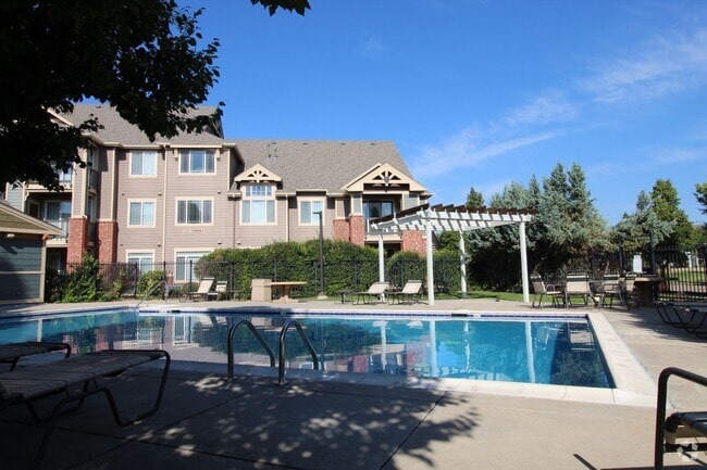 Building Photo - Fantactic Condo Unit E201