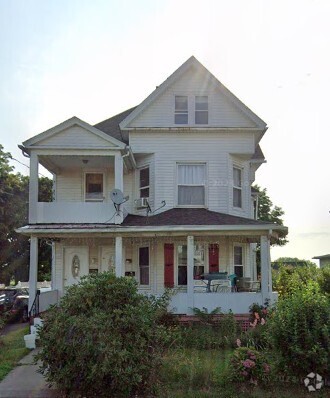 Building Photo - 228 Maple St Unit 2 Rental