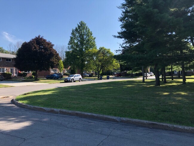 Photo - 46 Williamsburg Sq Unit 72A