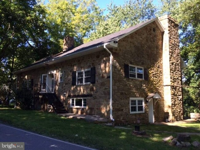Photo - 185 E Township Line Rd House
