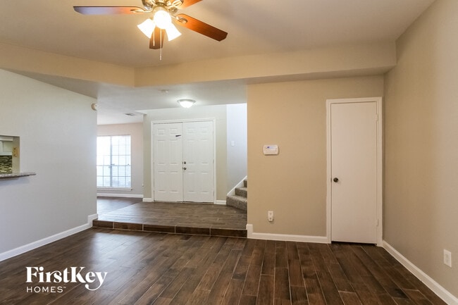 Photo - 800 Charles Pl