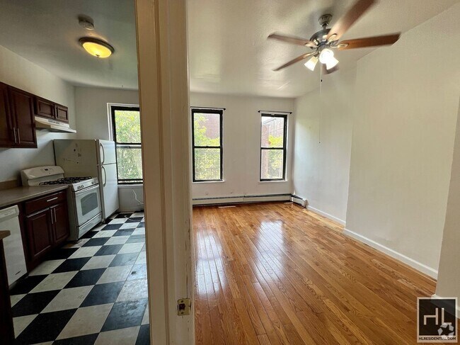 Building Photo - Massive 3.5BR 1BA 1300sft Top Floor Conver... Unit 3A Rental