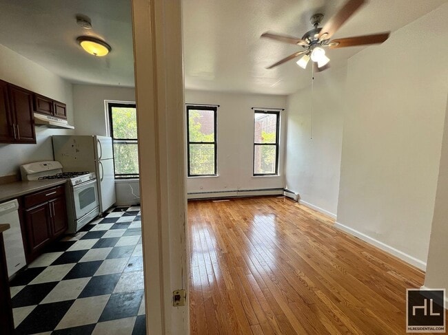Massive 3.5BR 1BA 1300sft Top Floor Conver... - Massive 3.5BR 1BA 1300sft Top Floor Conver... Apartamento Unidad 3A