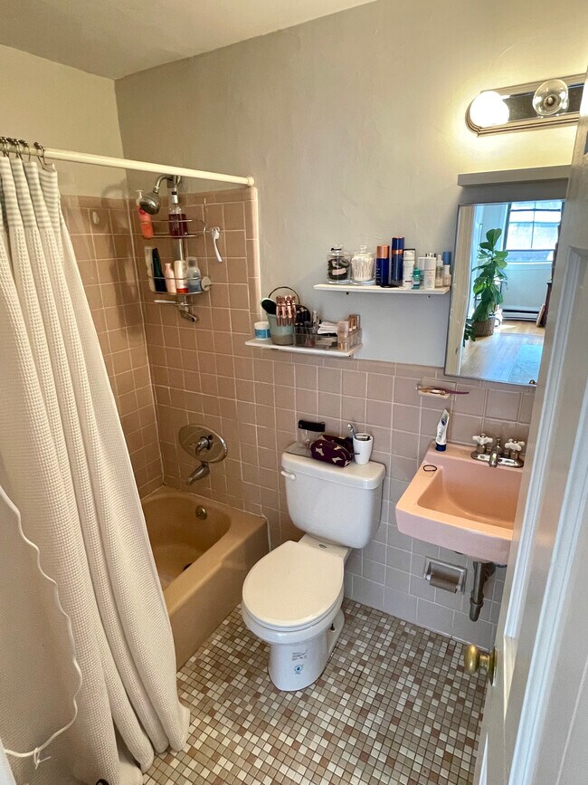 Photo - 310 Marlborough St Unidad 3