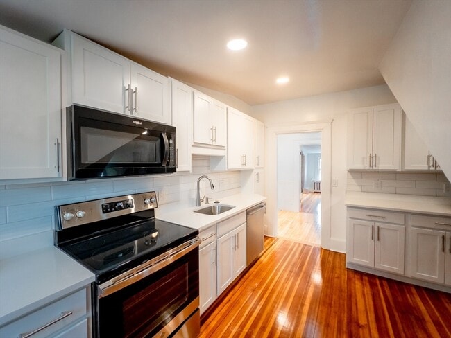 Building Photo - 100 Chestnut Ave Unit 3
