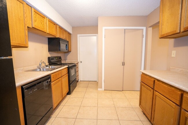 Photo - Gorgeous 3 Bed / 2 Bath! Coming soon!