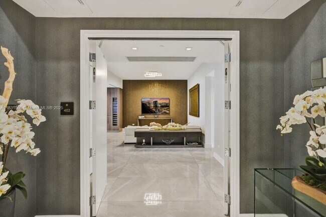 Photo - 18501 Collins Ave Unidad 402