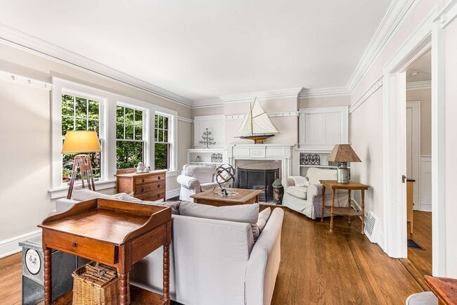Photo - 2417 Glenwood Dr NE Unidad B