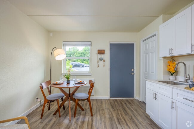 Studio, 1BA 287SF - Broad View