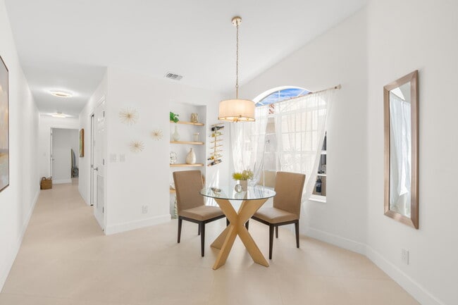 Photo - 15465 Lake Magnolia Pl