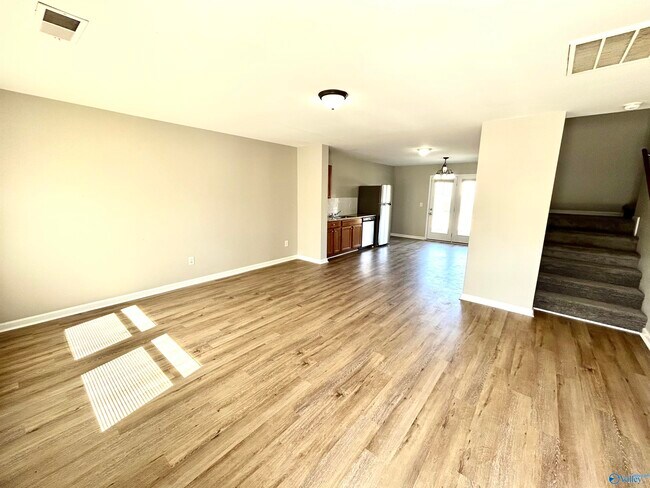 Photo - 139 Whitestone Dr NE