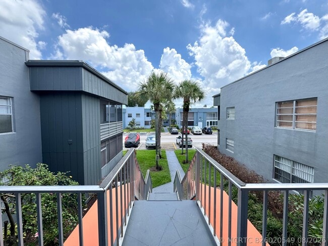 Building Photo - 900 Normandy Ln