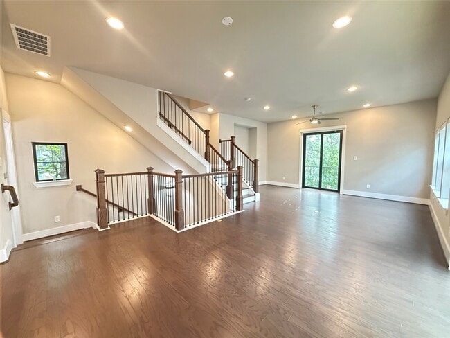 Photo - 1220 W 25th St