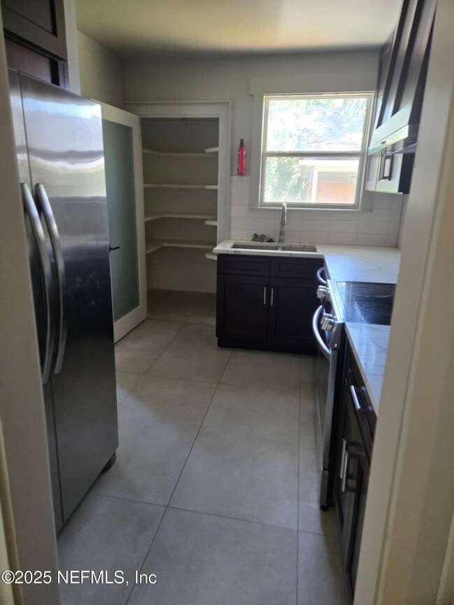 Photo - 537 W 17th St