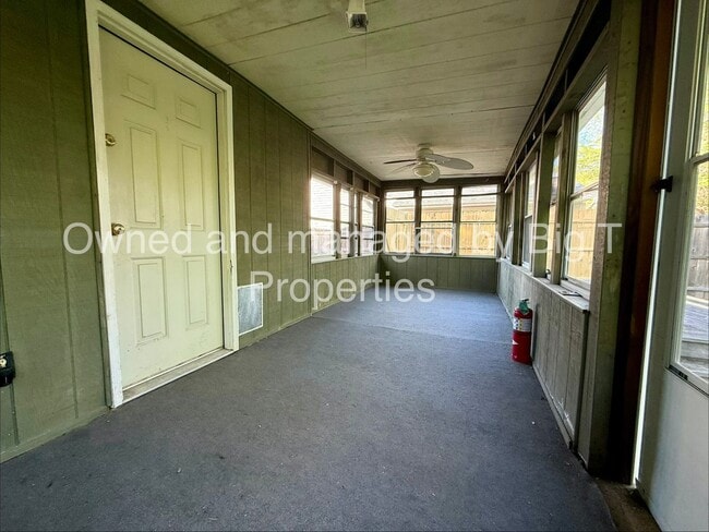 Photo - Beautiful 4 bedroom 2 bathroom home
