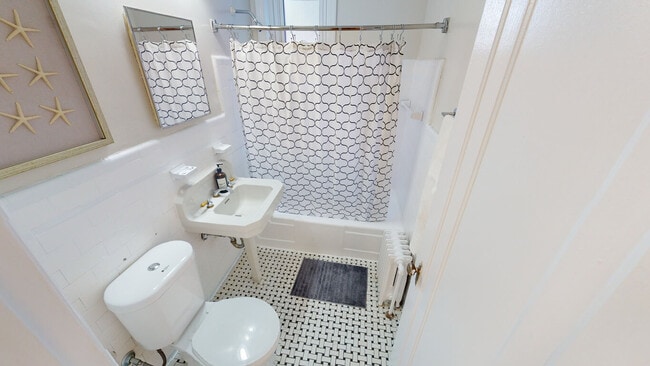 Photo - 225 MacLaren