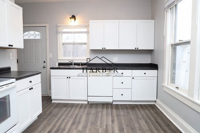 Photo - 11th Avenue NE Duplex