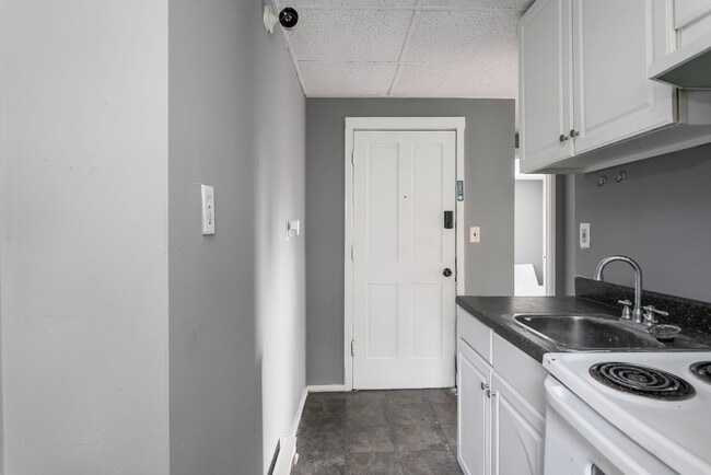 Photo - 303 W Lawrence St