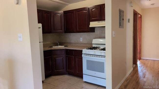 Photo - 137-44 Thurston St