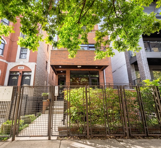 Building Photo - 1060 N Paulina St Rental