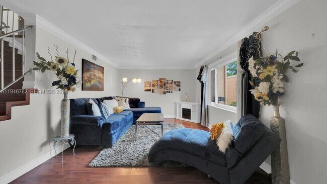 Photo - 6 Spinning Wheel Ln